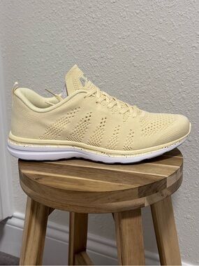 APL TechLoom Pro Luxury Running Sneakers Vanilla Grey Speckle Mens 11.5